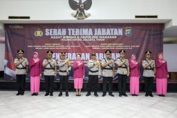 Kapolres Pimpin Sertijab Kasat dan Kapolsek Jajaran Polres Metro Jakarta Timur