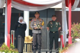 Kapolda Jatim Pimpin Apel Gelar Pasukan Operasi Lilin Semeru 2023