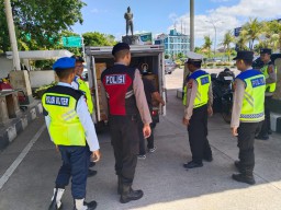 Tingkatkan Pengamanan Satgas Preventif Operasi Lilin Agung 2023 Riksa Ranmor di Tolgate Bandara Ngurah Rai