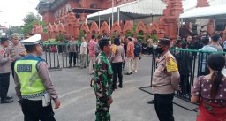 Upaya Bersama Amankan Perayaan Natal di Gereja Katedral: Kepolisian, TNI dan Linmas Bersinergi