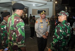 Pastikan Ibadah Natal Lancar, Kapolres Bangkalan Bersama Forkopimda Tinjau Pengamanan Natal di Gereja