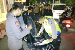 Polres Pelabuhan Tanjungperak Gelar Razia di Suramadu Untuk Harkamtibmas Saat Nataru