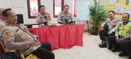 Kunjungan Wakapolres Metro Jakarta Selatan ke Pospam Natal dan Tahun Baru 2024 Jalan Manggarai Utara