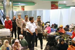 Kapolres Pelabuhan Tanjung Perak Cek Tranportasi Laut Jelang Nataru di Gapura Surya Nusantara