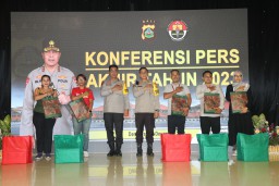 Polda Bali Gelar Konferensi Pers Akhir Tahun 2023