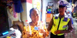 Sebanyak 130 Botol Minuman Keras Jenis Cukrik Tanpa Merk dan Tanpa Ijin, Berhasil Diamankan Anggota Polsek Simokerto 