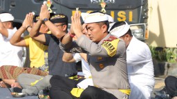 Kapolres Buleleng Persembahyangan Bersama Dalam Rangka Hari Tumpek Landep