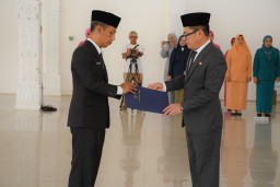 Romi Wijaya Resmi Lantik Rene Reinaldy Sebagai Penjabat Sekretaris Daerah Kabupaten Kayong Utara