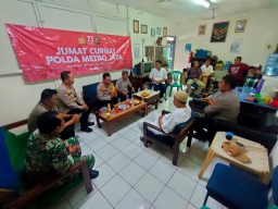 Warga Malaka Jaya Duren Sawit, Sampaikan Keluh Kesah di Jumat Curhat