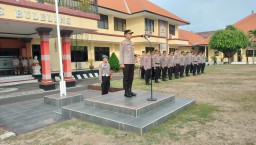 Upacara Kenaikan Pangkat Dan Dirangkaikan Purnabakti Bagi Purnawirawan Personil Polres Buleleng
