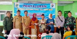 Salurkan BLT Tahap Akhir, Kades Paguan Minta Warga Tetap Menjaga Tali Silaturahmi Hadapi Tahun Politik