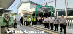 Ciptakan Rasa Aman, Babinsa Koramil 01 Bondowoso Bersama Tim Gabungan Laksanakan PAM Natal di GPdi Bethel Bondowoso