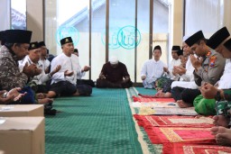 Kapolres Malang dan Forkopimda Gelar Safari Salat Subuh Keliling di Masjid Al Khoirot Ampelgading, Menyuarakan Kamtibmas dan Kepedulian Sosial Jelang Pemilu 202