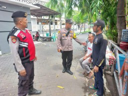 Cegah Gangguan Kamtibmas, Polsek Wonocolo Gencar Patroli Pemukiman