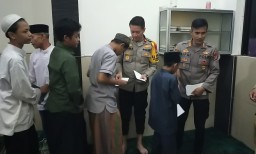 Giat Santunan di Polsek Cakung, Anak Yatim Doakan Polisi Lancar dan Selamat Dalam Tugas