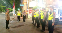 3 Polsek Kompak Konsisten Sisir Jalan Rawan Kejahatan dan Tawuran di Tengah Malam