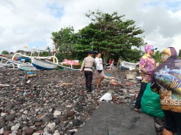 Sat Polairud Polres Karangasem Laksanakan Patroli Dialogis di Wilayah Pesisir Pantai