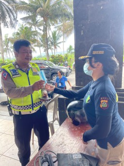 Sub Satgas Dokes Polres Karangasem Dalam Ops OMB Lakukan Pemeriksaan Kesehatan Terhadap Personil