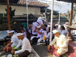 Makodim 1617/ Jembrana Memaknai Persembahyangan Hari Raya Siwaratri