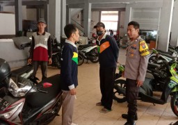 Cegah Curanmor Kapolsek Simokerto Terjunkan Anggota nya Blusukan ke Pemukiman