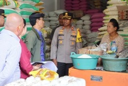 Cek Ketersediaan dan Harga Sembako Kapolres Karangasem Turun Langsung ke Pasar Maupun Sejumlah Toko Distributor