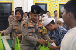 Polres Metro Jakarta Timur Gelar Yasinan dan Tahlil Serta Santuni Anak Yatim Piatu