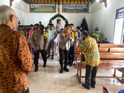 Minggu Kasih Polres Buleleng di GKPB Bukit Zaitun Kedis Busungbiu