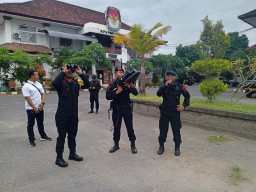 Lakukan Pemantauan di Kantor KPU Provinsi Bali, Subsatgas Anti Drone OMB Agung 2024 Kontrol Keamanan Udara di Lokasi