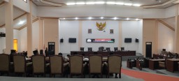 DPRD Sampang Gelar Rapat Paripurna Tentang Nota Penjelasan Bupati Terhadap Raperda Inisiatif dan Eksekutif