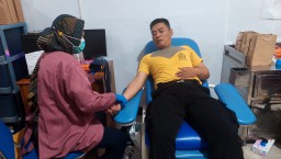 Anggota Polres Nganjuk Ramai-ramai Donorkan Darahnya Bantu Penuhi Stok PMI