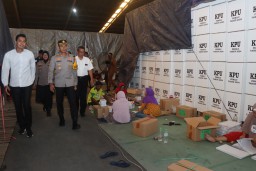 Pastikan Logistik Pemilu Aman, Kapolres Pasuruan Bersama Forkopimda Tinjau Gudang Logistik