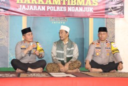 Jumat Curhat Polres Nganjuk Bersama Santri Pomosda At -Taqwa Tanjunganom, Kapolres Sampaikan Pesan Kamtibmas
