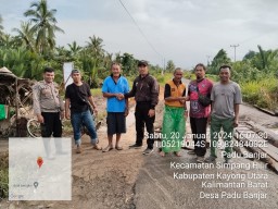 Polsek Simpang Hilir Bersama Desa Padu Banjar Berhasil Tertibkan Meting Liar di Jalan Raya