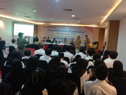 Polsek Simokerto Amankan Acara Pelantikan Pembekalan Ratusan Pengawas TPS Pemilu 2024 Sekecamatan Simokerto