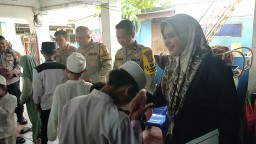 Polisi Berbagi Dengan Santunan kepada Anak Yatim Dan Kaum Dhuafa