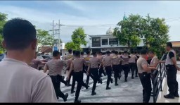 Jaga Kebugaran, Anggota Sat Samapta Polres Nganjuk Laksanakan Lari Pagi dan Latihan PBB