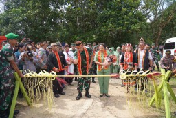 Danrem 121/ABW Sambut Kunjungan Kerja KasadSambut Kunjungan Kerja Kasad di Wilayah Perbatasan Kalimantan Barat 