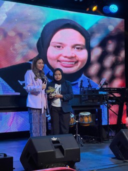 Award Night Titans Group di Blue Angels Surabaya, Iim Zahroh Mendapatkan Penghargaan Top Recruiter