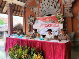 Jumat Curhat Kapolres Karangasem di Banjar Dinas Lebu Gede Desa Lokasari Kecamatan Sidemen