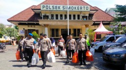 Warga Kapasan Surabaya Setiap Jumat Pagi Rindukan Kapolsek Simokerto
