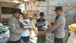 Polres Tulungagung Berikan Bantuan Sosial Untuk Warga Terdampak Angin Puting Beliung