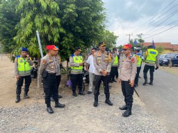 Kapolres Buleleng Selaku Kaopsres Dalam Ops Mantap Brata Agung 2024 Pantau Pengamanan Kampanye Terbuka Cawapres di Desa Sumberkime