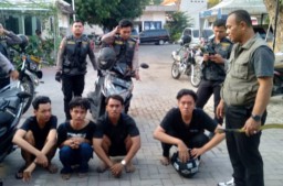 Rayon 1 Polrestabes Surabaya Berhasil Amankan 5 Remaja Gangster Bawa Celurit