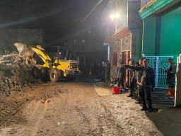 Banjir di Kota Batu, Polisi dan BPBD Bersinergi Lakukan Penanganan