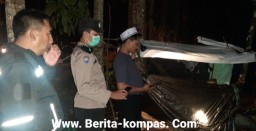 Viral di Medsos, Polisi Evakuasi Seorang Kakek Yang Tinggal di Tengah Hutan Pinus Bondowoso