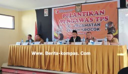 Sebanyak 56 Pengawas TPS Kecamatan Taman Krocok di Lantik