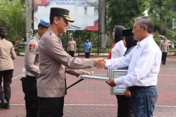Kepolisian Resor Malang Memberikan Penghargaan pada 137 Penerima Terbaik