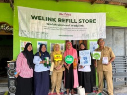 Kurangi Plastik Sachet, Komunitas Wadulink Buka Toko Isi Ulang Welink