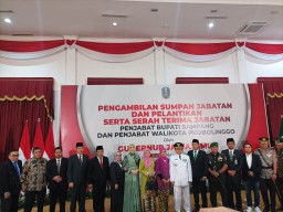 Direktur Bank Sampang Sambut Kedatangan PJ. Bupati