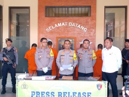 Waspam Personil Sat Resnarkoba Polres Karangasem Dalam Gelar Press Release Tindak Pidana Narkotika